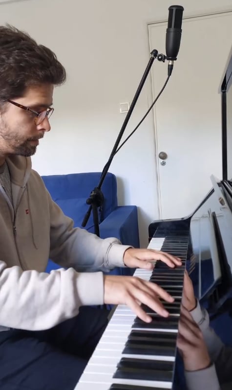 João Eiró a gravar ao piano